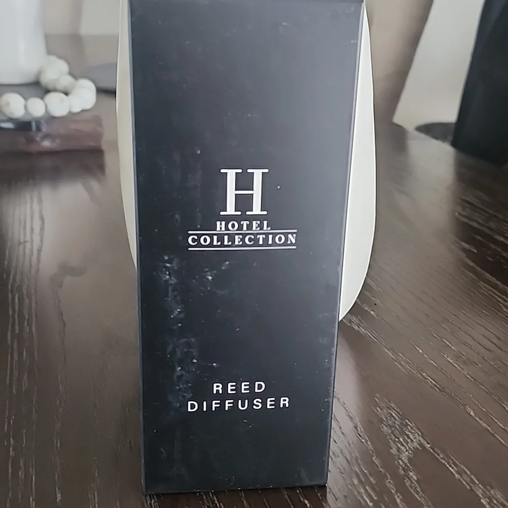NIB Hotel Cpllection Iced Gingerbread Reed Diffuser - Black
